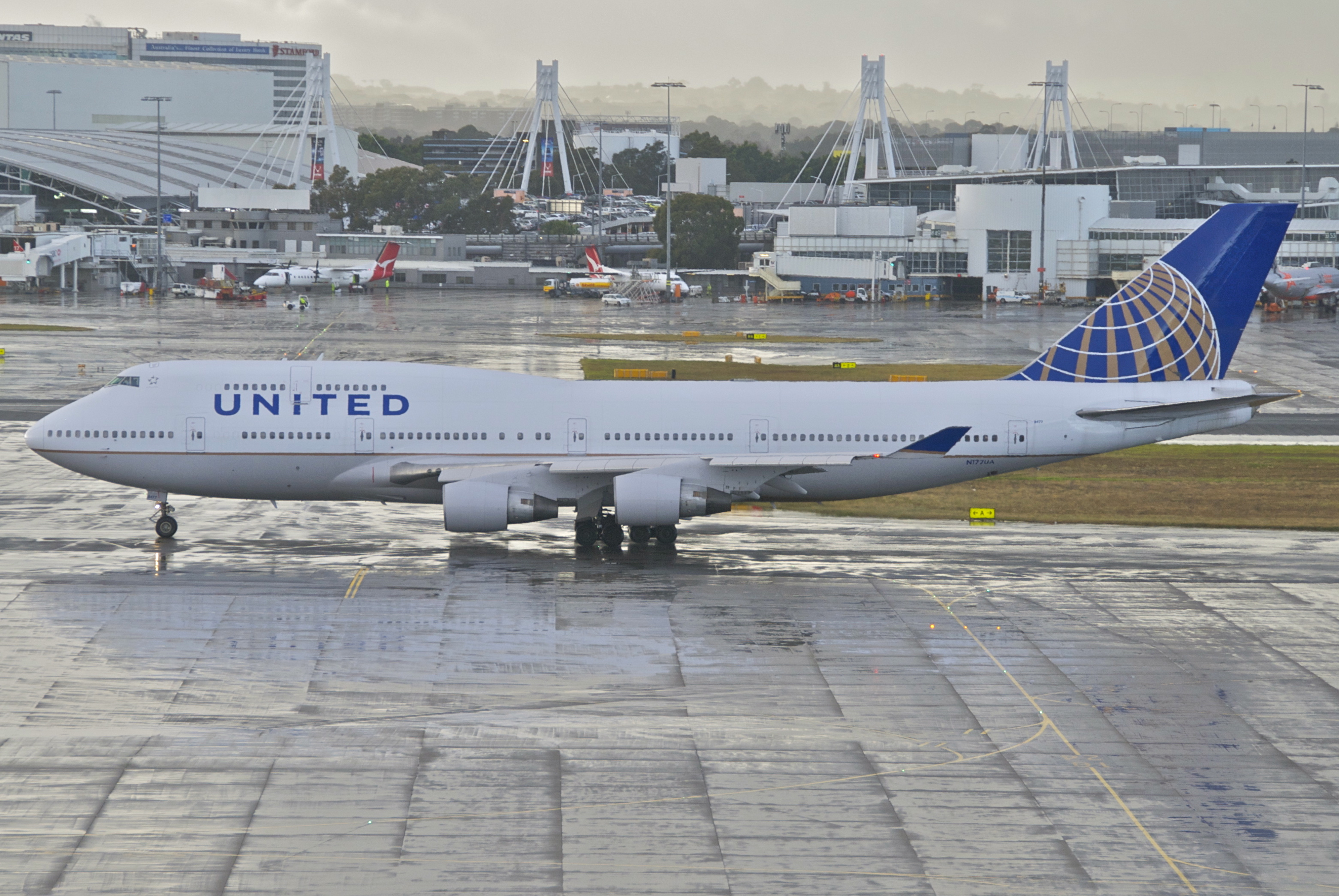 File:United Airlines Boeing 747-400; N177UA@SYD;06.07.2012 661bs