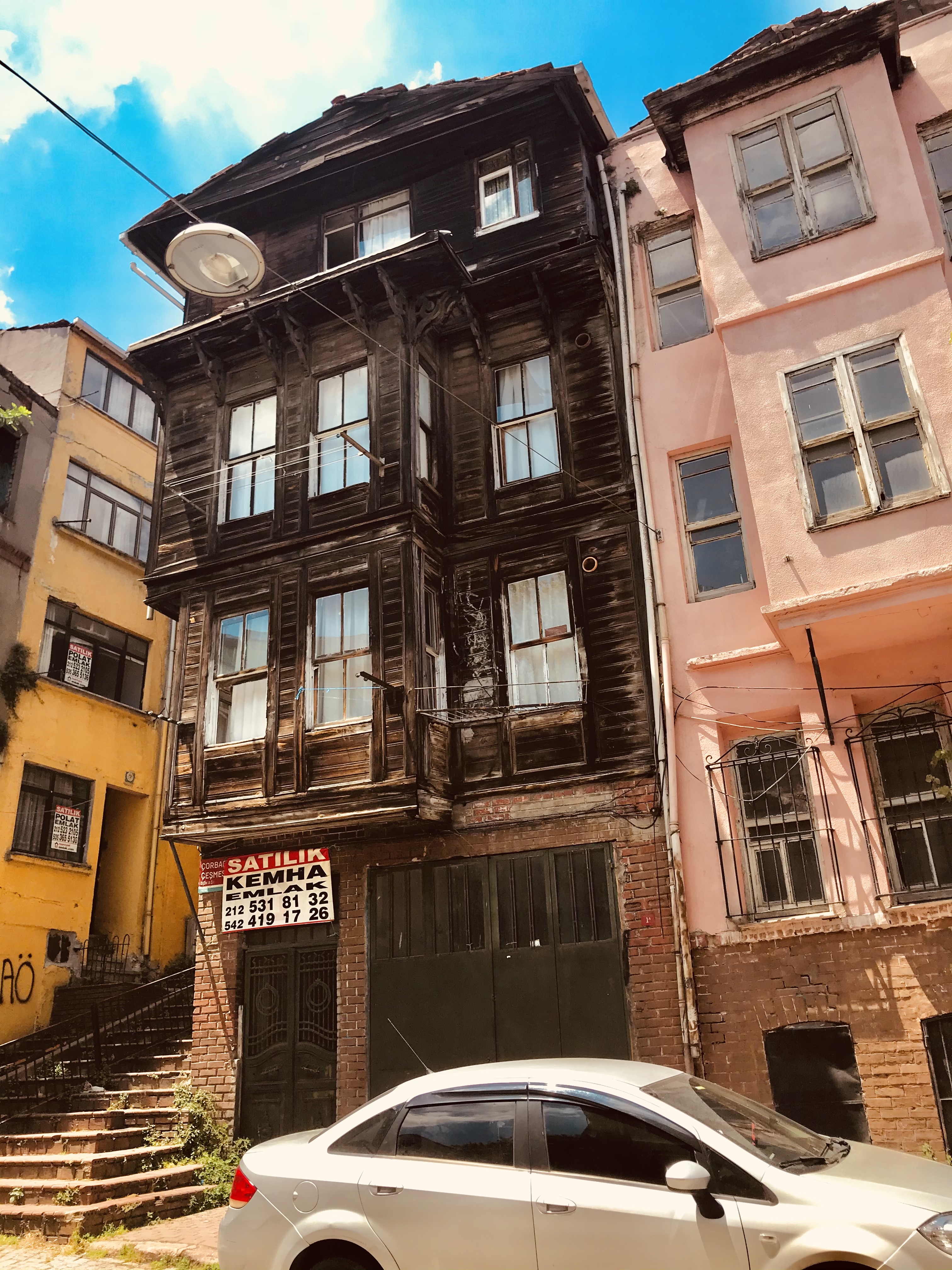 file wooden houses in balat fatih jpg wikimedia commons