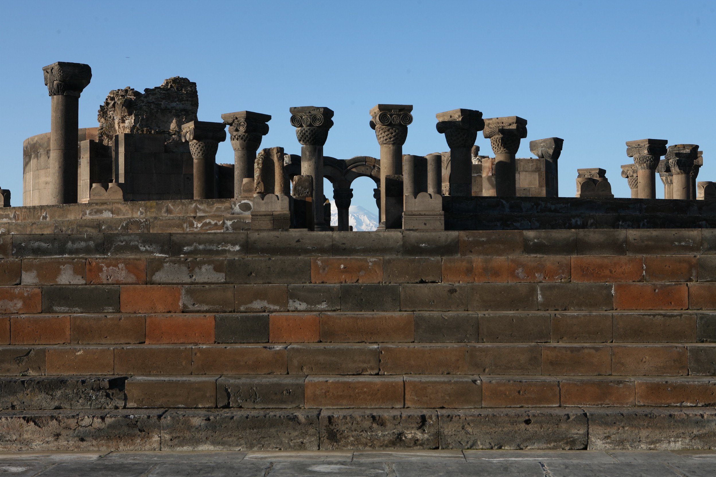 Где находится звартноц. Руины храма Звартноц. Храм Звартноц в Армении. Археологический памятник Звартноц. Руины Армения Звартноц.