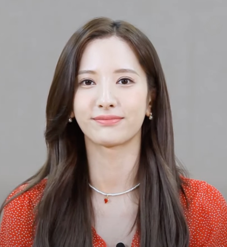 https://upload.wikimedia.org/wikipedia/commons/e/e9/210618_Bona_WJSN_The_Black.jpg