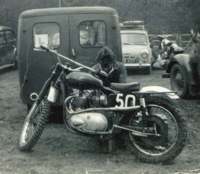 File:500cc pre-unit Triumph engine and BSA frame.jpg