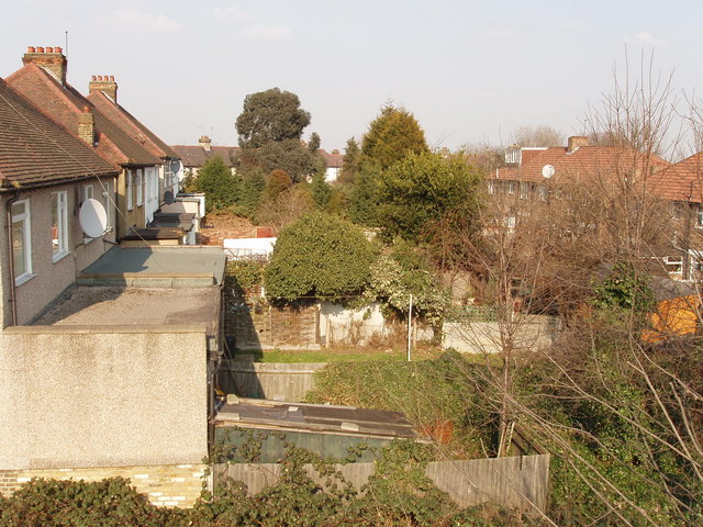 File:Back gardens of The Approach, North Acton - geograph.org.uk - 138827.jpg