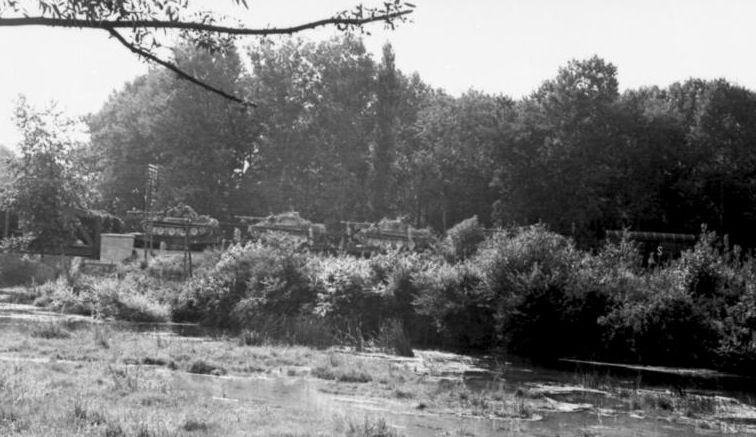 File:Bundesarchiv Bild 101I-721-0398-09A, Frankreich, Panzertransport mit Eisenbahn.jpg