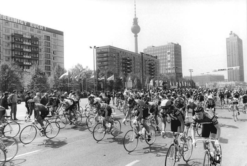 20672C  POLAND 1953 CARNET BRATISLAVA-PRAGUE-BERLIN > WARSHAW CYCLING 