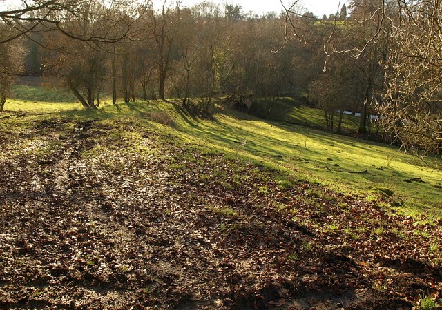 File:Causeway near Fonthill Lake - geograph.org.uk - 2234420.jpg