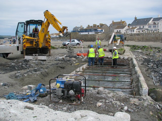 File:Causeway restoration work at Marazion - geograph.org.uk - 1389103.jpg