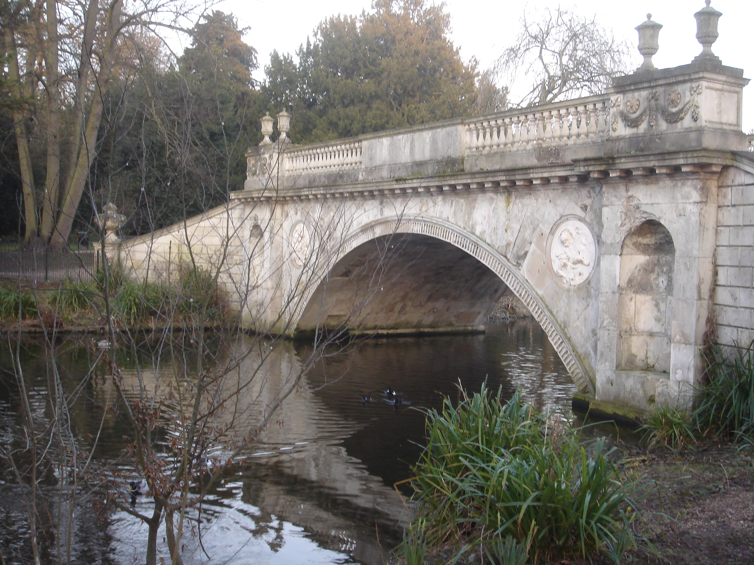 Bridge classic. Chiswick Bridge новый. Классический мост. Классический мостик. Мостик классика.