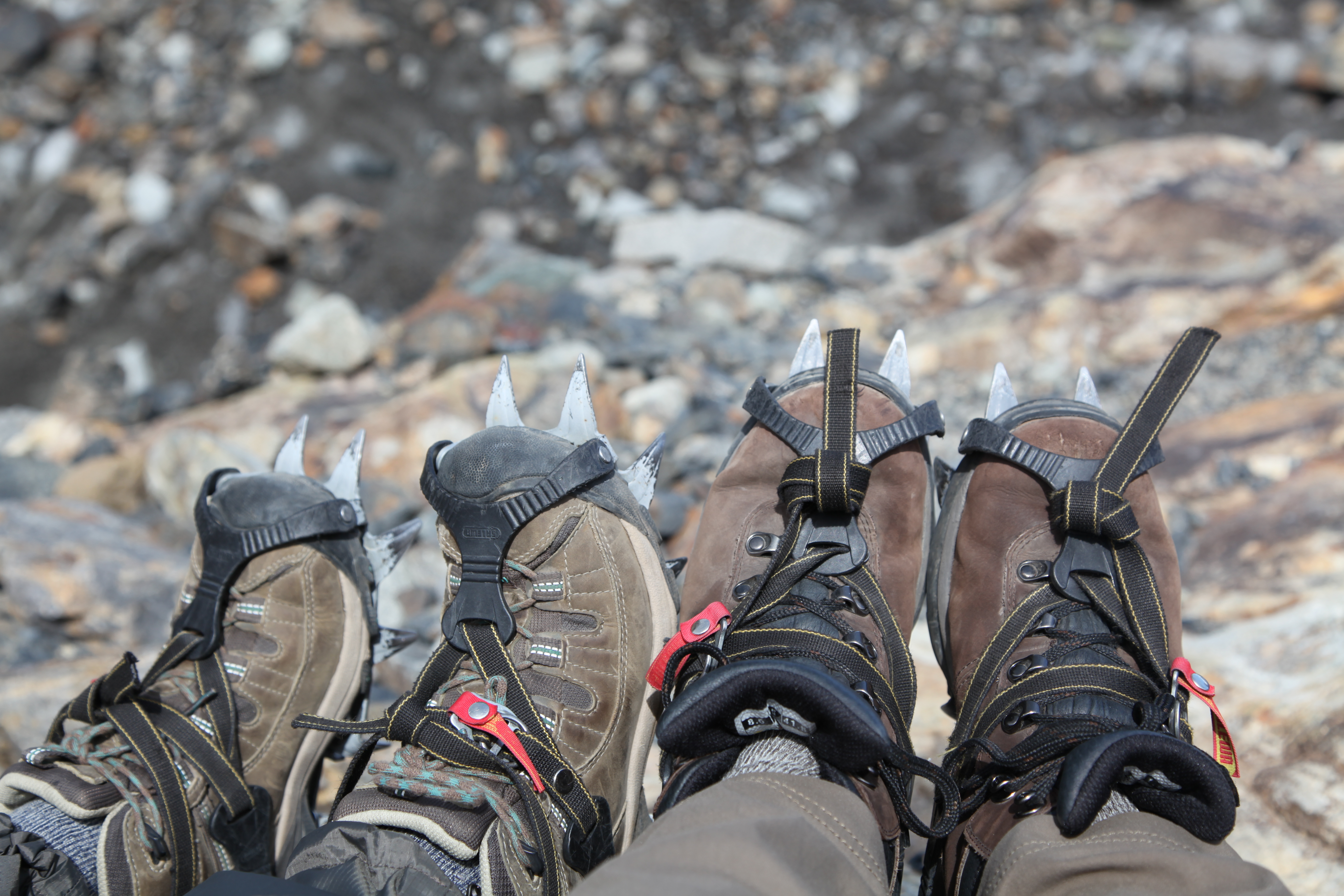 Fichier:Crampons for walking on the glacier (5465231467).jpg