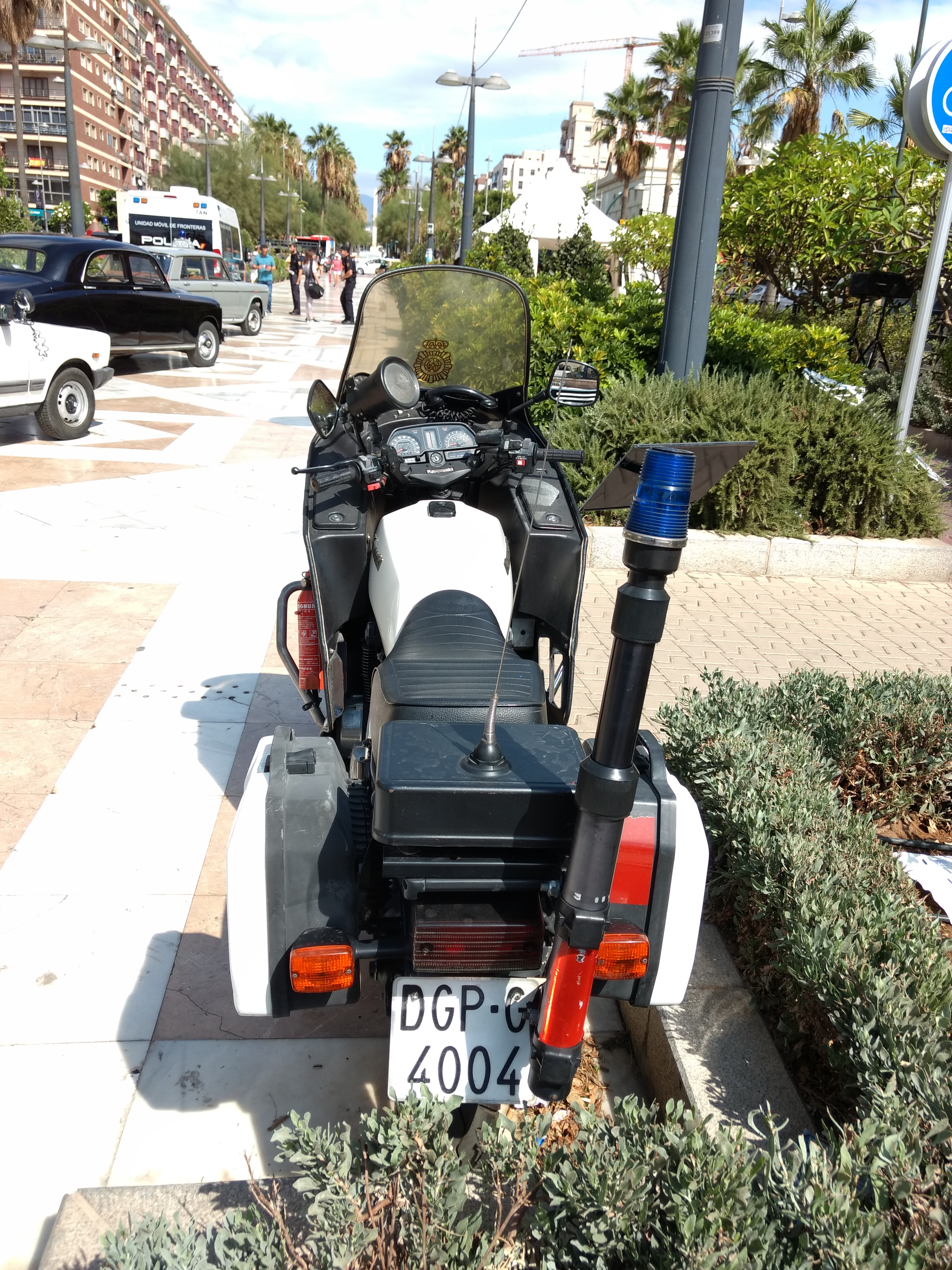 Perle Ligner Procent File:Cuerpo Nacional de Policía (España), motocicleta Kawasaki GPz 550,  Patrulla de Seguridad Ciudadana, DGP-G4004 (30011039987).jpg - Wikimedia  Commons
