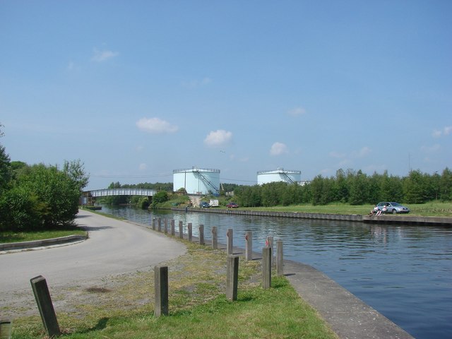 File:Fleet Bridge - geograph.org.uk - 461411.jpg