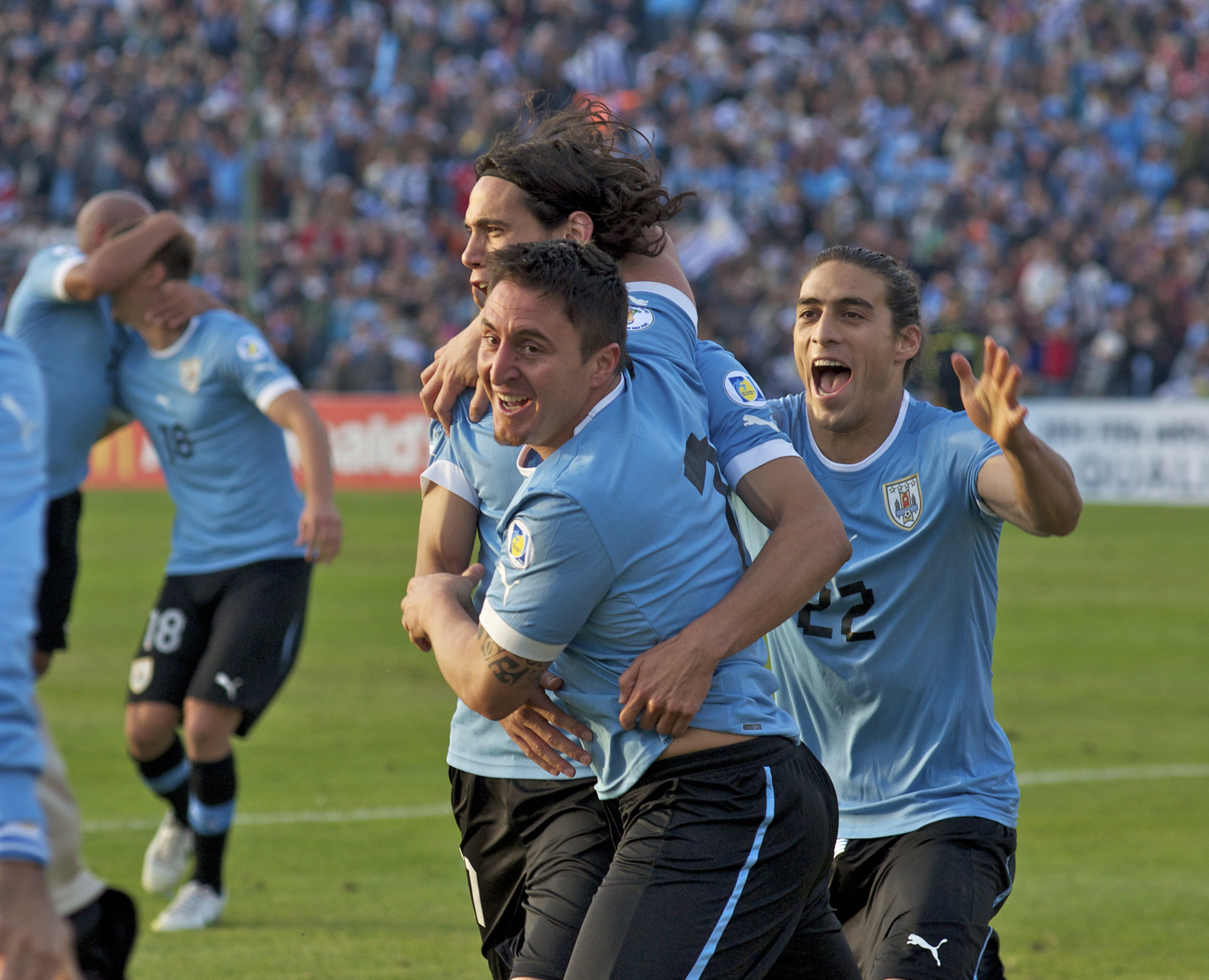 El "Cebolla" luego de anotar un gol con la Selección Uruguaya.