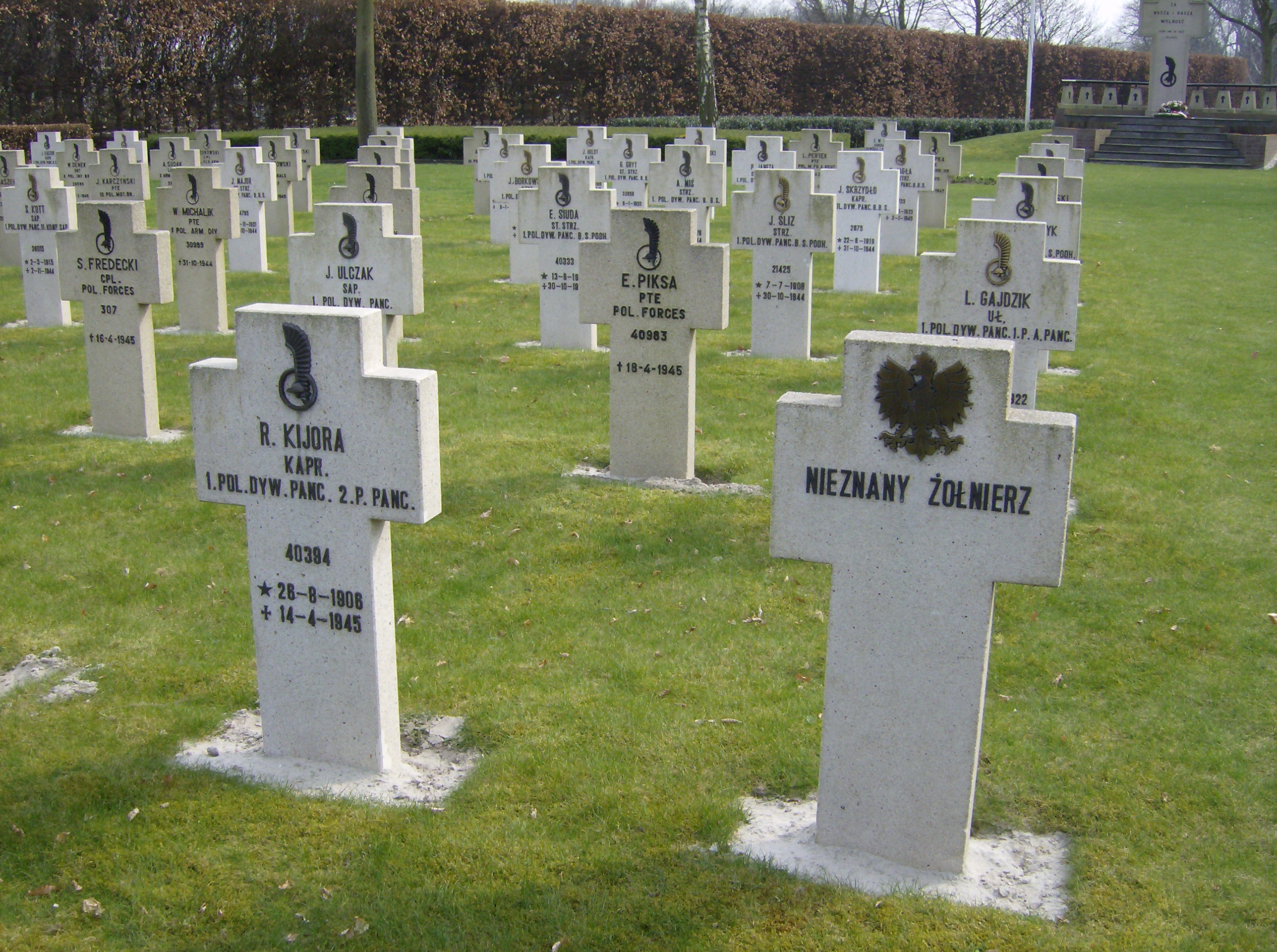 Graven_Pools_militair_ereveld_Breda_-_overzicht_1.JPG