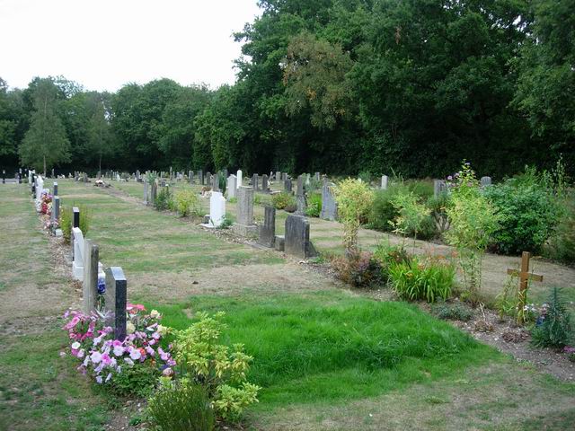File:Holly Hill Cemetery - geograph.org.uk - 225764.jpg