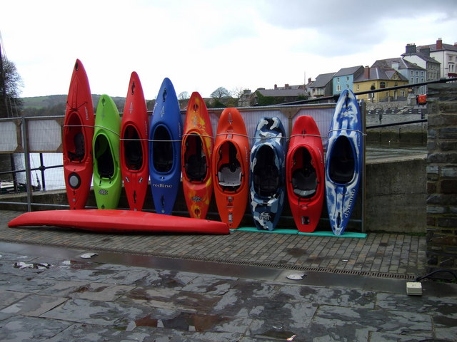 File:Kayaks by the Teifi - geograph.org.uk - 1076742.jpg