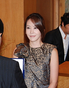 File:Kim Jung-eun (South Korean actress, born 1976) from acrofan.jpg