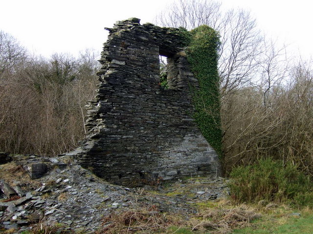 File:Llanfyrnach mine, old engine house - geograph.org.uk - 656838.jpg