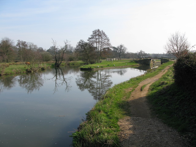 File:Looking S along the River Wey to St Catherine's Lock - geograph.org.uk - 1221219.jpg