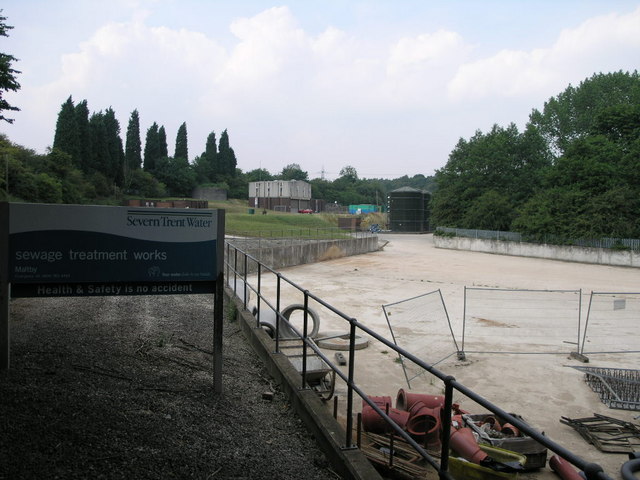 File:Mind that Fence - geograph.org.uk - 208013.jpg