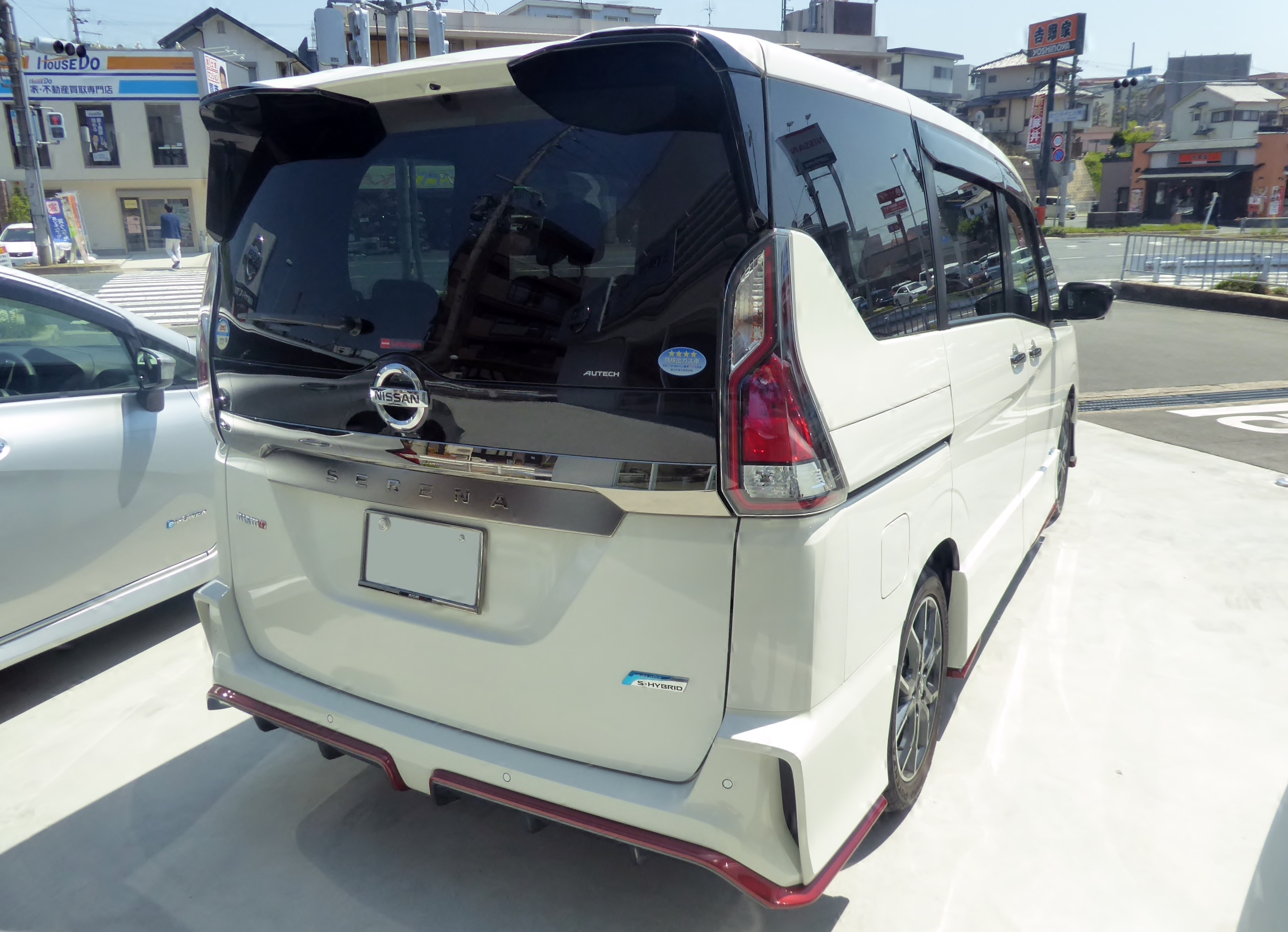 ファイル:Nissan SERENA NISMO (DAA-GFC27) rear.jpg - Wikipedia