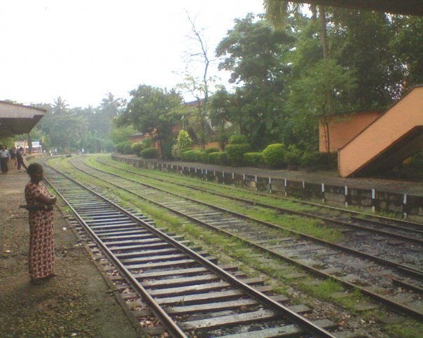 File:Padukka Railway Station 1.jpg