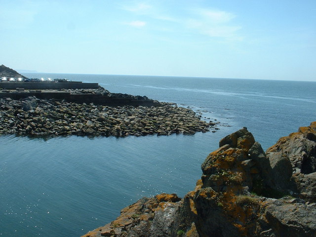 File:Portpatrick Harbour entrance - geograph.org.uk - 215703.jpg