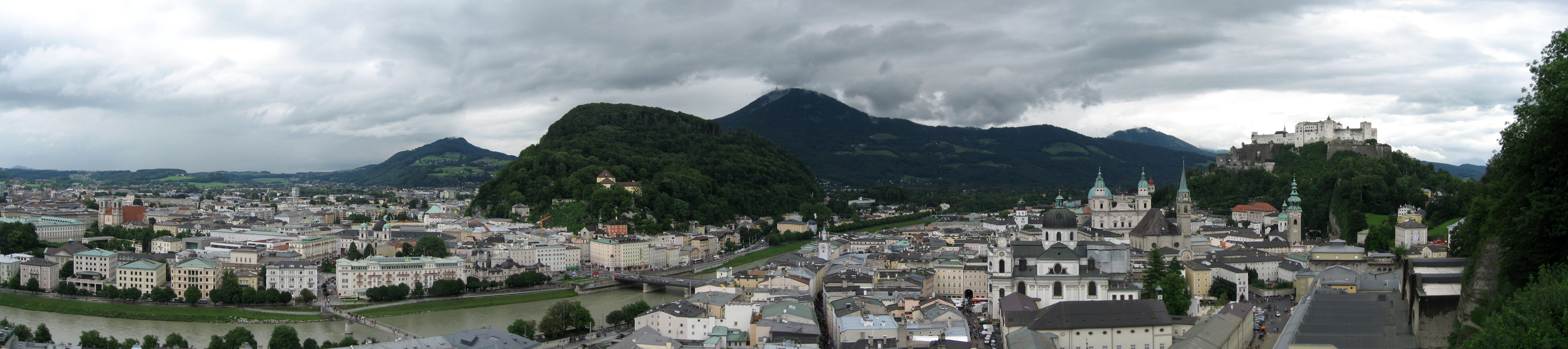 Salzburg Altstadt Panorama.jpg