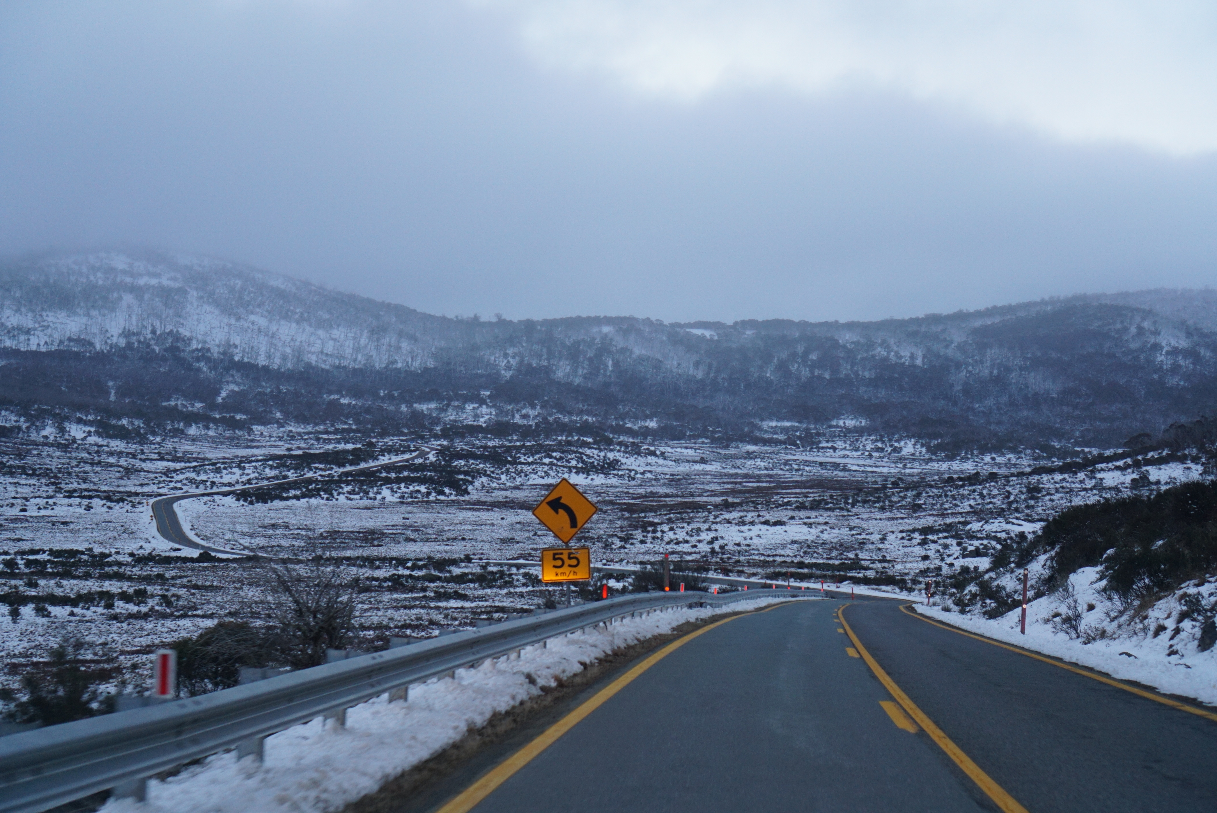 way to Charlotte Pass