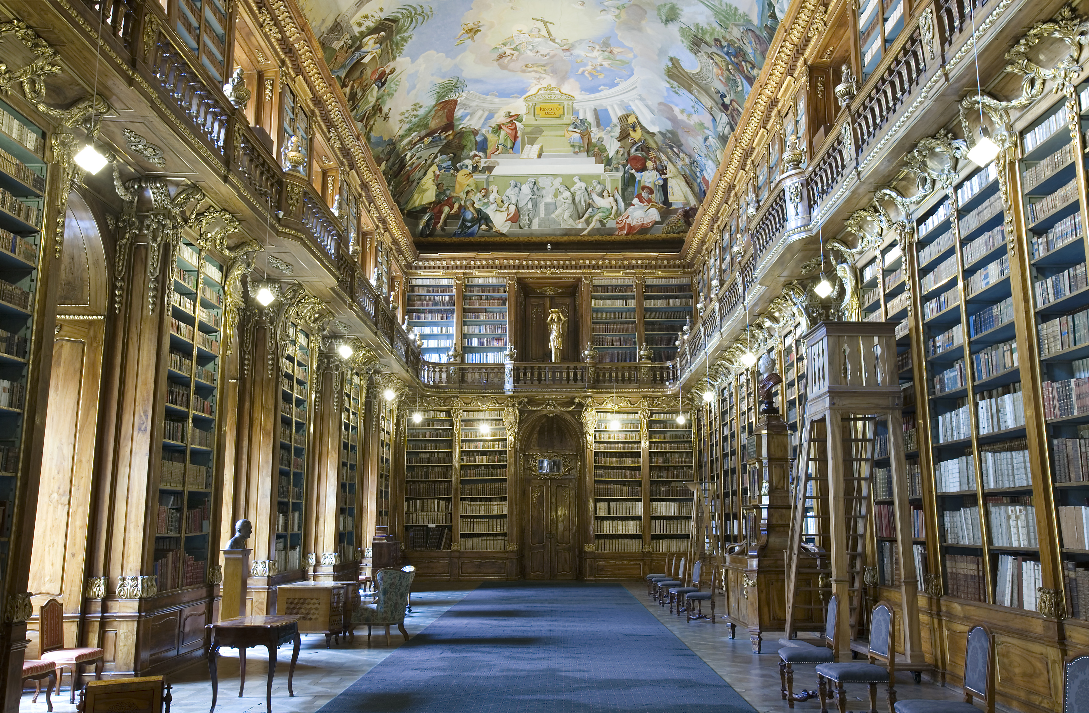 https://upload.wikimedia.org/wikipedia/commons/e/e9/Strahov_Library%2C_Prague_-_7515.jpg