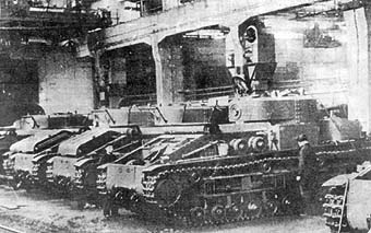 T-28s na linha de produção na fábrica de Kirov, em Leningrado.  Os radiadores já estão montados, mas as saias laterais ainda não estão montadas.