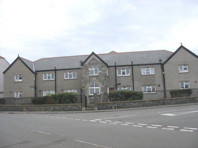 File:The old Holyhead British School - geograph.org.uk - 869363.jpg