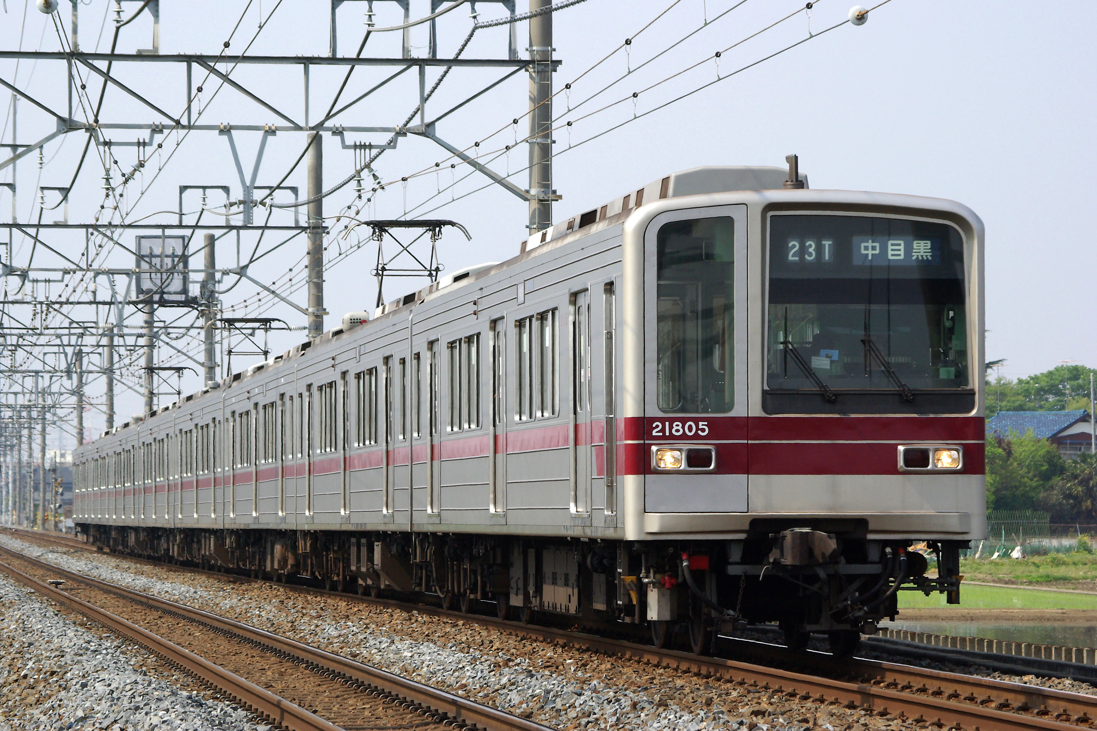 File:Tobu 21805 Isesaki Line 20080427.jpg - Wikimedia Commons