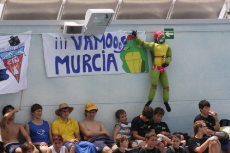 File:Tortuga, mascota del Club Waterpolo Murcia.jpg