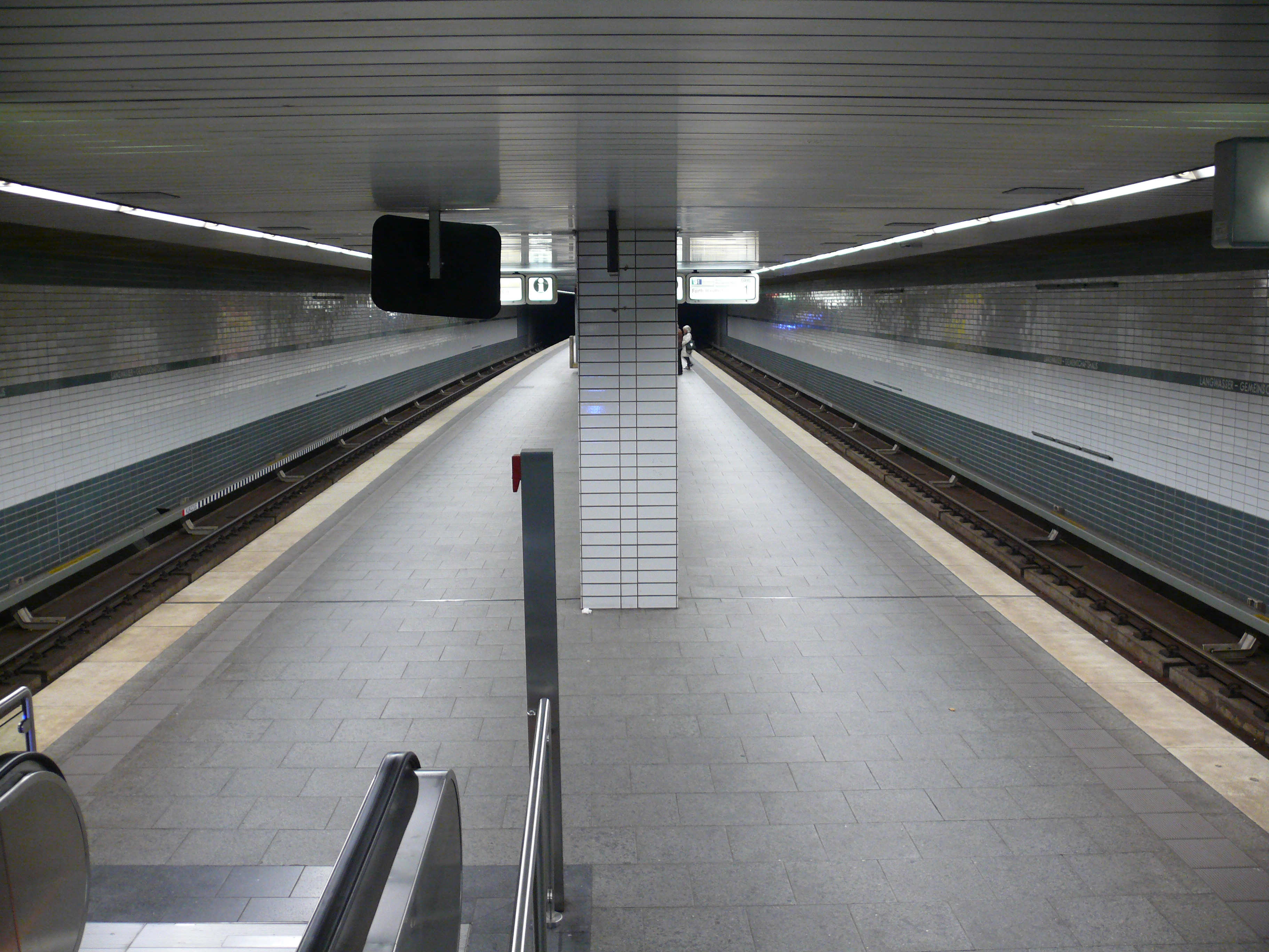 Общественный метрополитен. Donaustadtbrücke u Bahn икшпу.