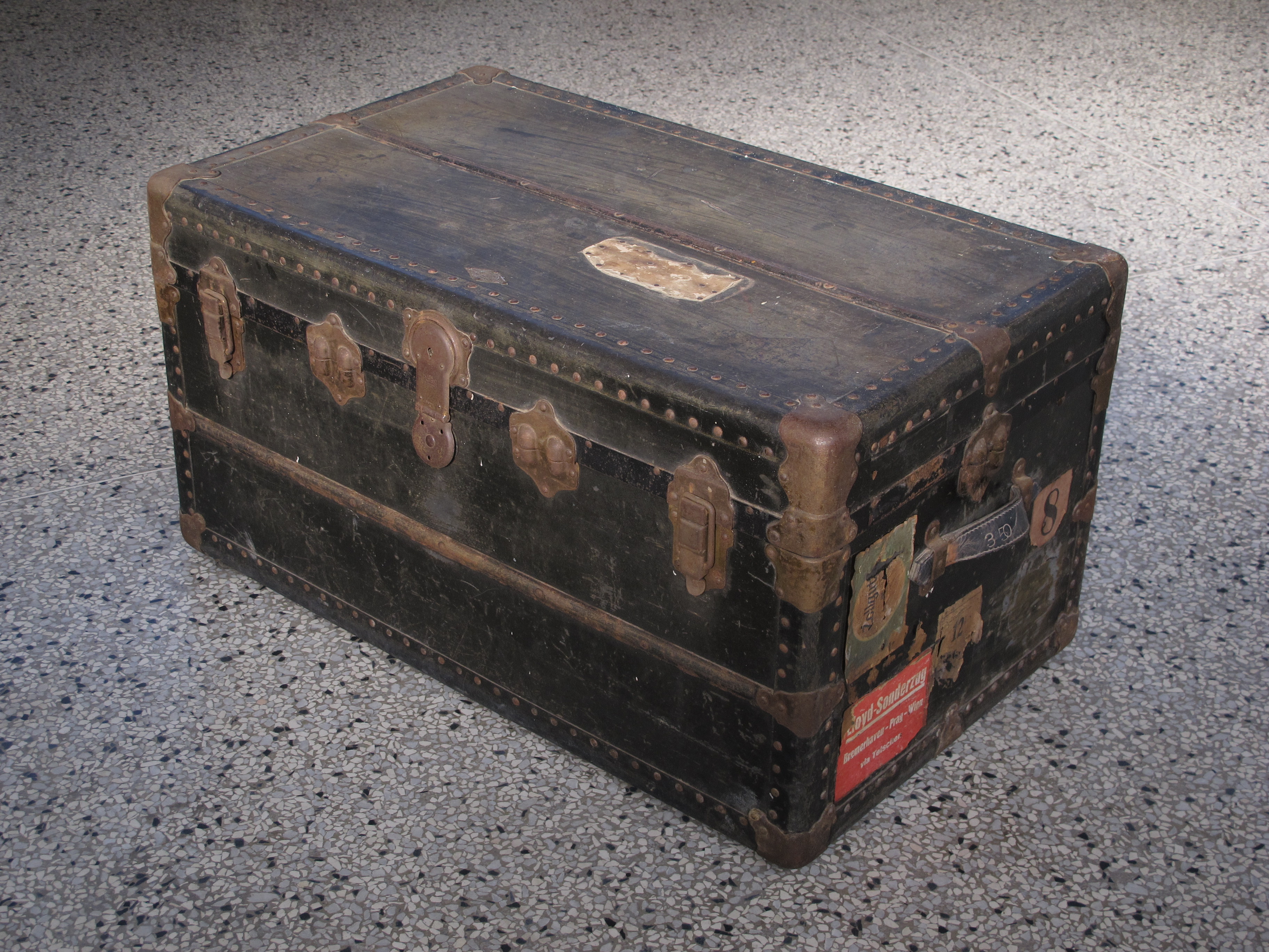 1911 Antique Louis Vuitton shoe trunk - Pinth Vintage Luggage