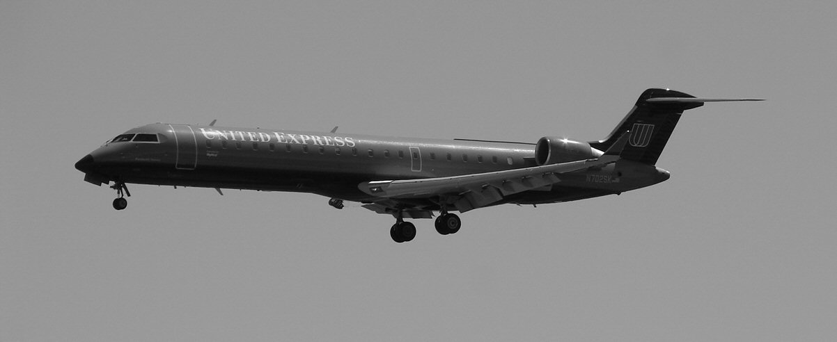 United Express CRJ-700 (493720564).jpg