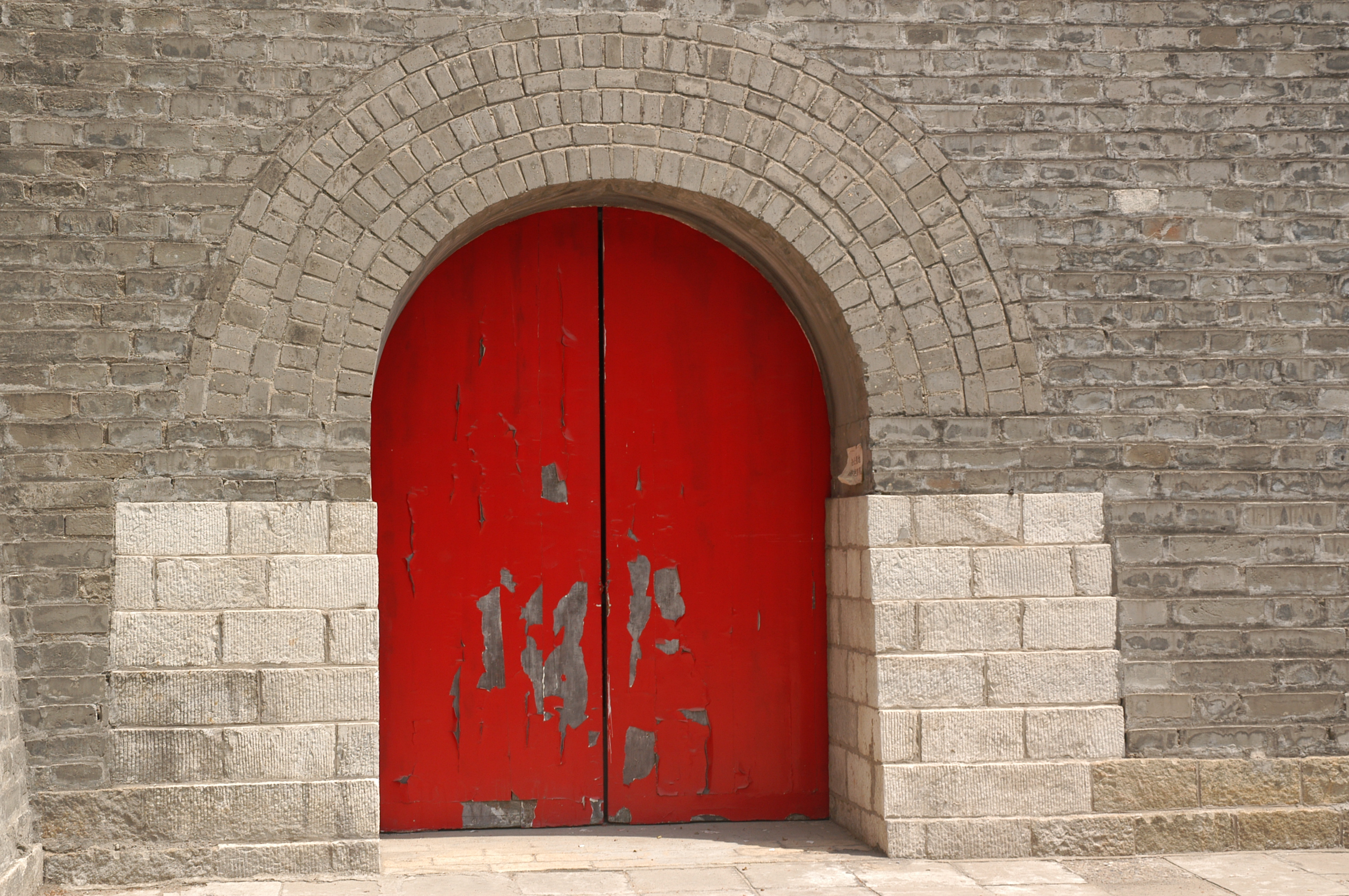 Открытые двери китая. Красная дверь. Красная китайская дверь. Врата и двери. Красные ворота.