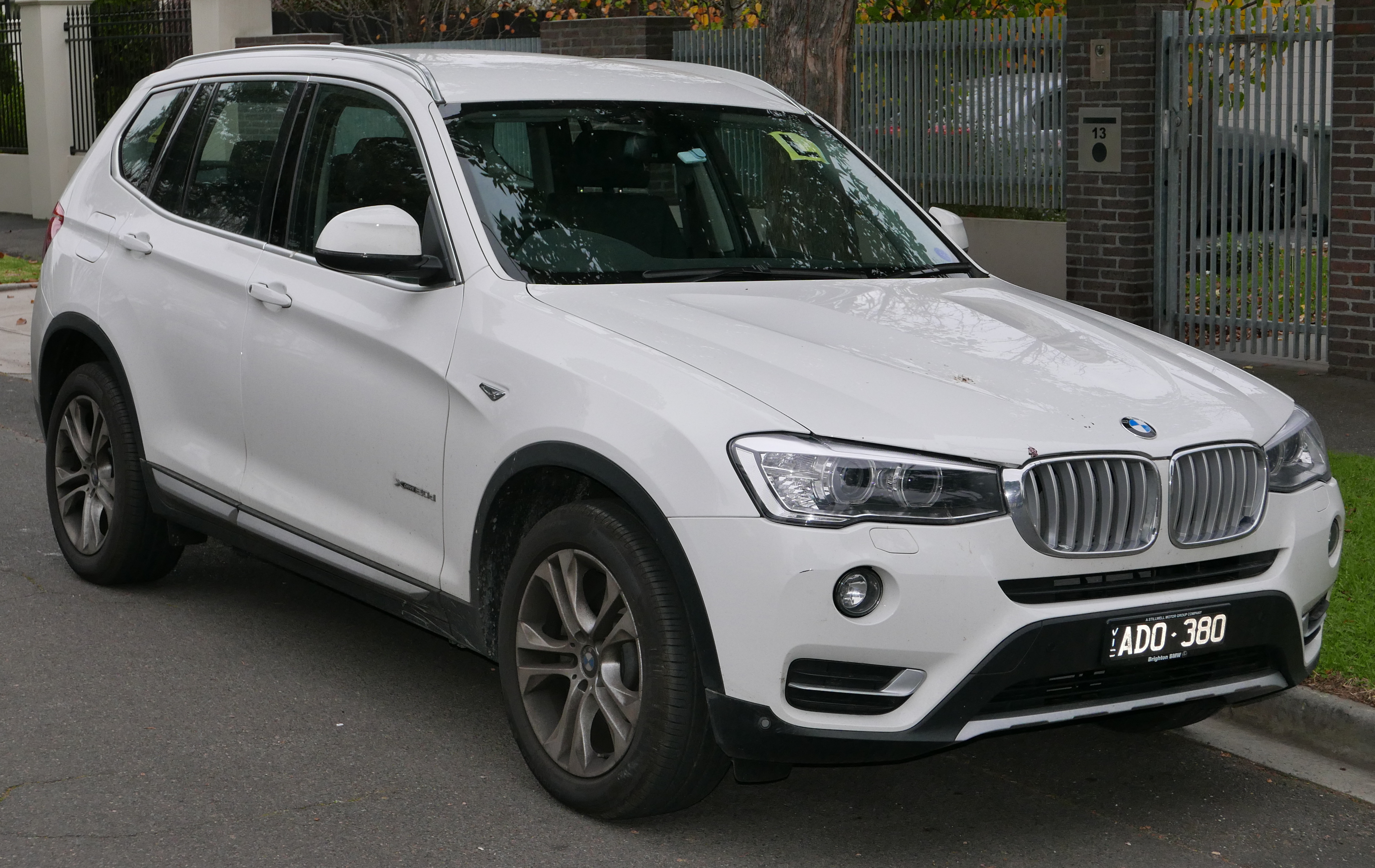 Datei:2015 BMW X3 (F25 LCI) xDrive20d wagon (2015-06-27).jpg