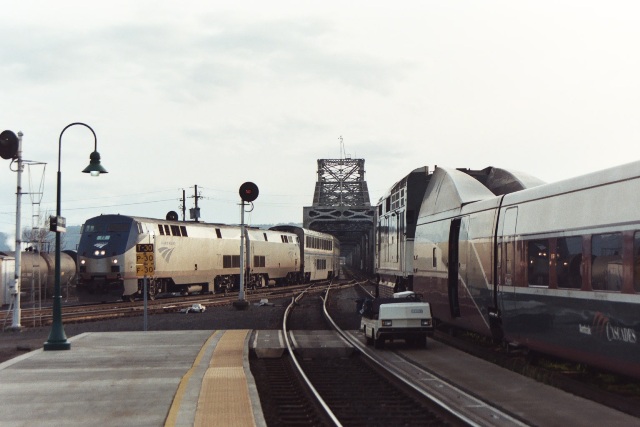 File:Amtrak trains at BNSF bridge.JPG