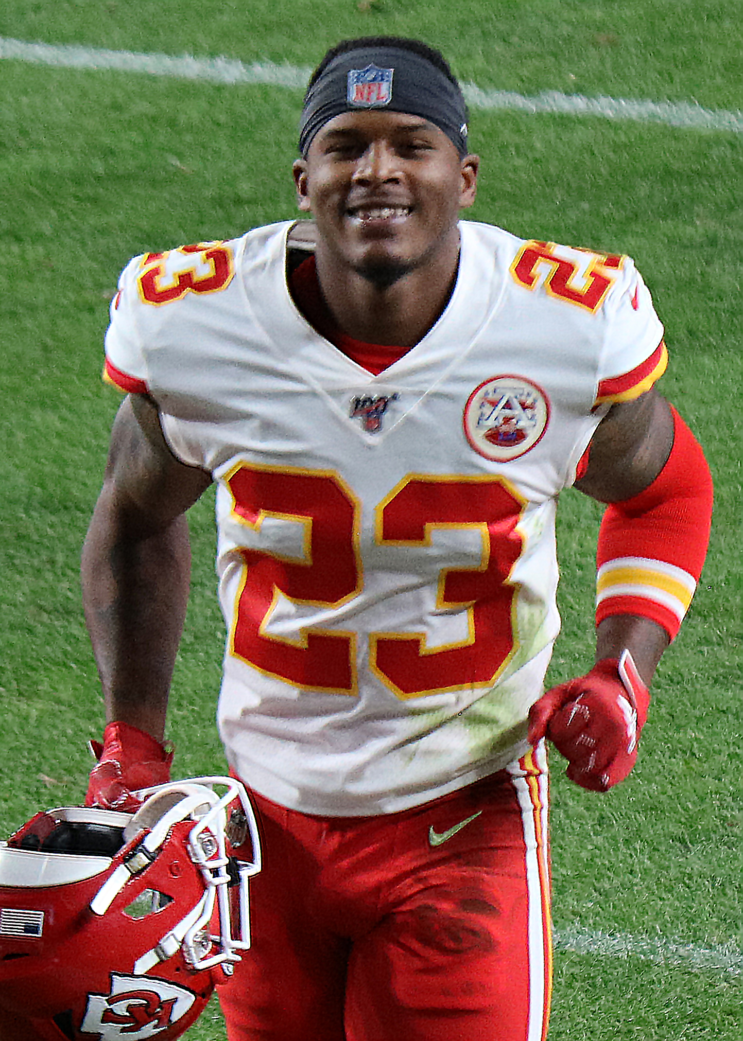 Arriba 90+ imagen armani watts chiefs