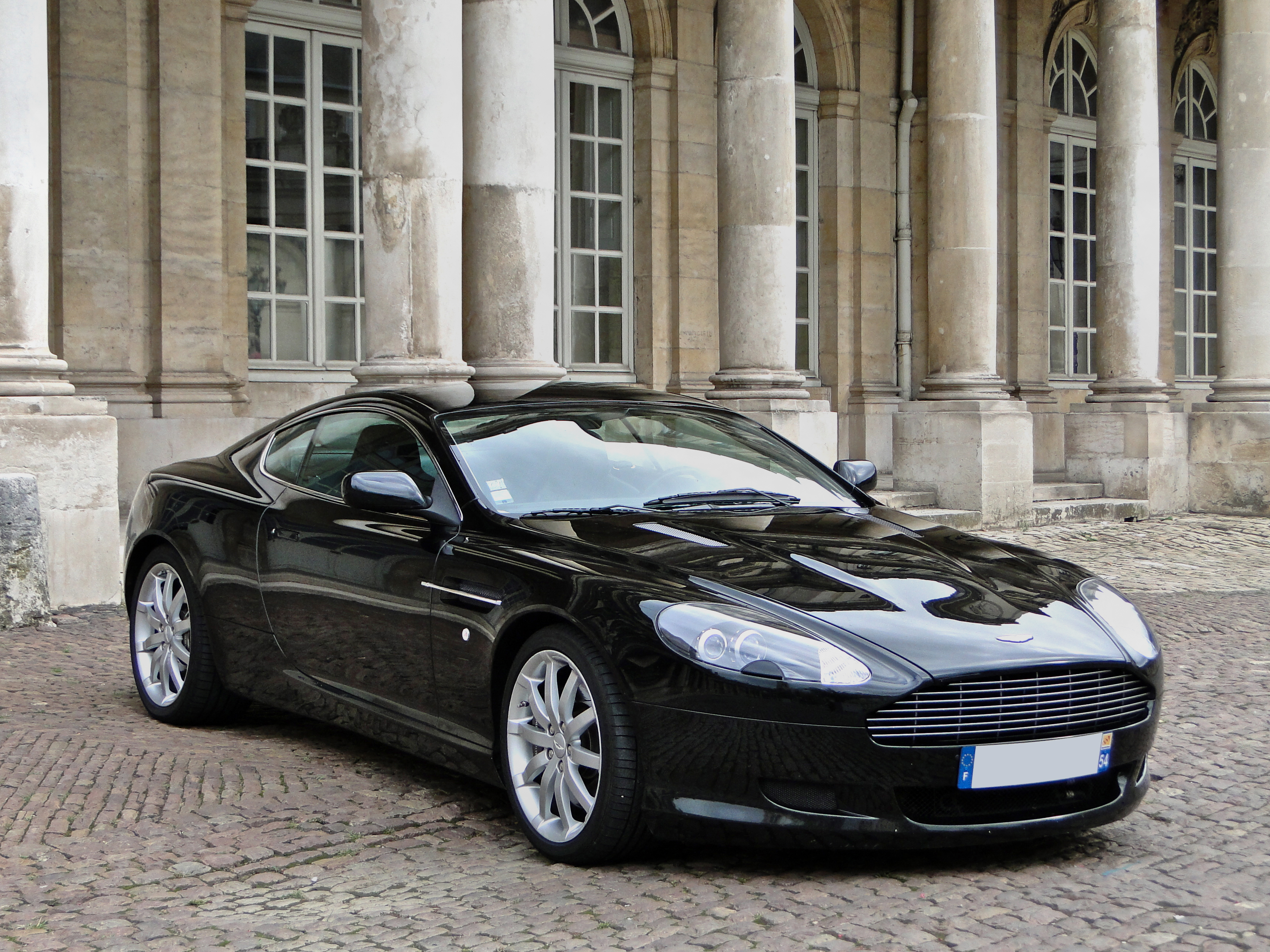 Aston Martin db9 красный