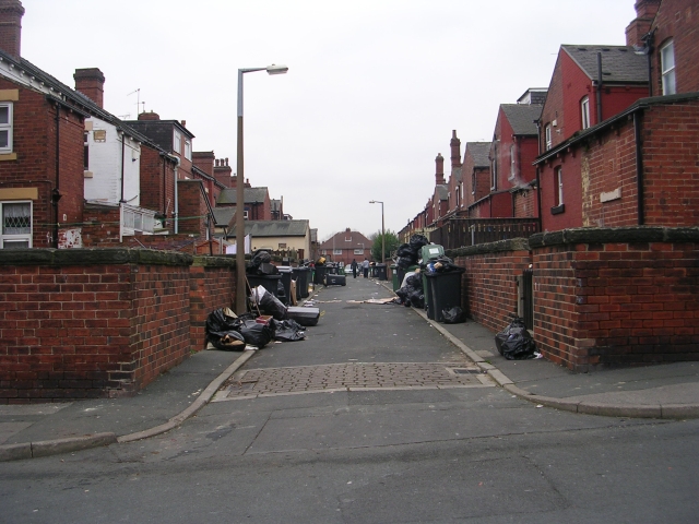 File:Back Sholebroke View - Hall Lane - geograph.org.uk - 1097864.jpg