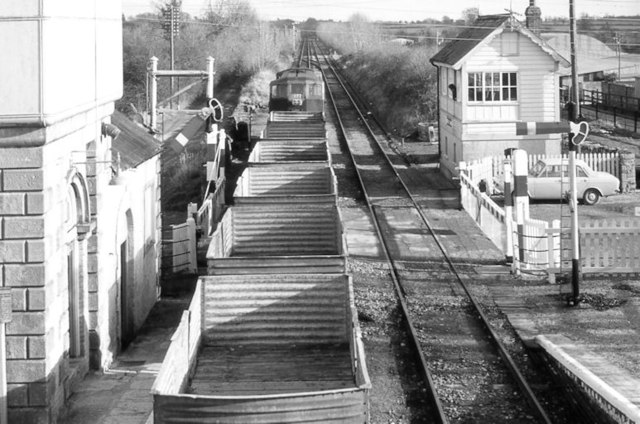 Beet train, Moate (November 1981) - geograph.org.uk - 4305633