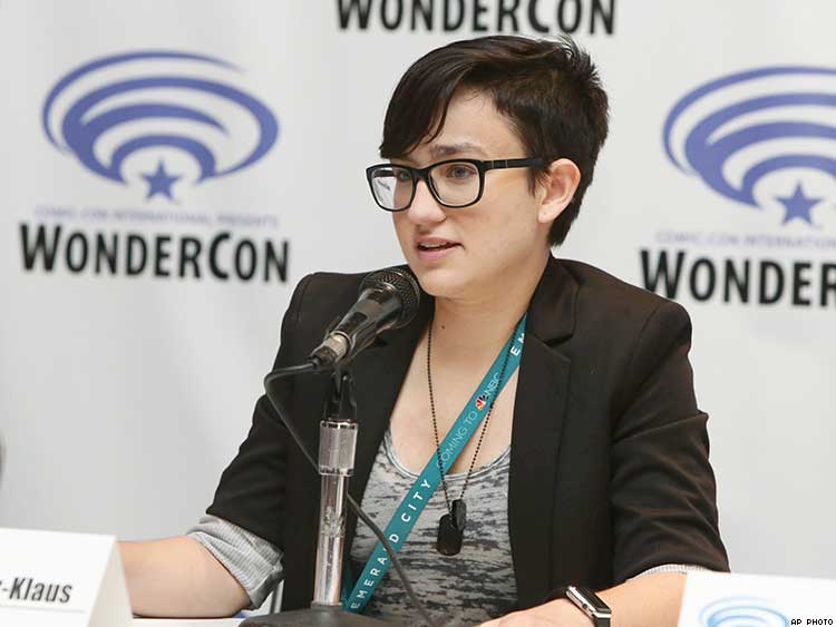 File:Bex Taylor-Klaus speaking at Wondercon in 2017.jpg