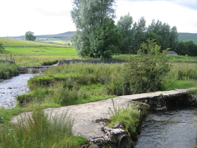 File:Black Hole Bridge, Gordale Beck and Malham Beck - geograph.org.uk - 630460.jpg