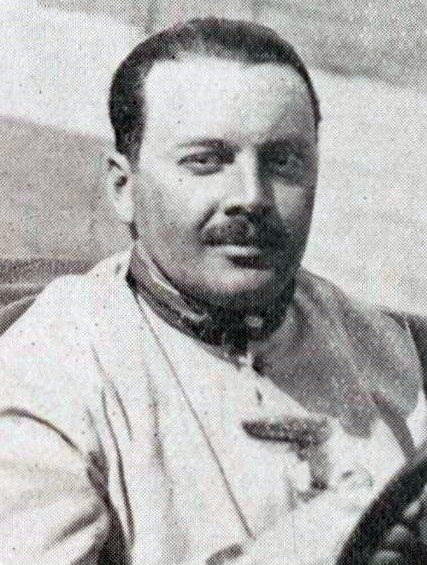File:Boris Ivanowski en 1928 (après sa victoire à la Coupe Georges Boillot 1928, sur Alfa Romeo).jpg