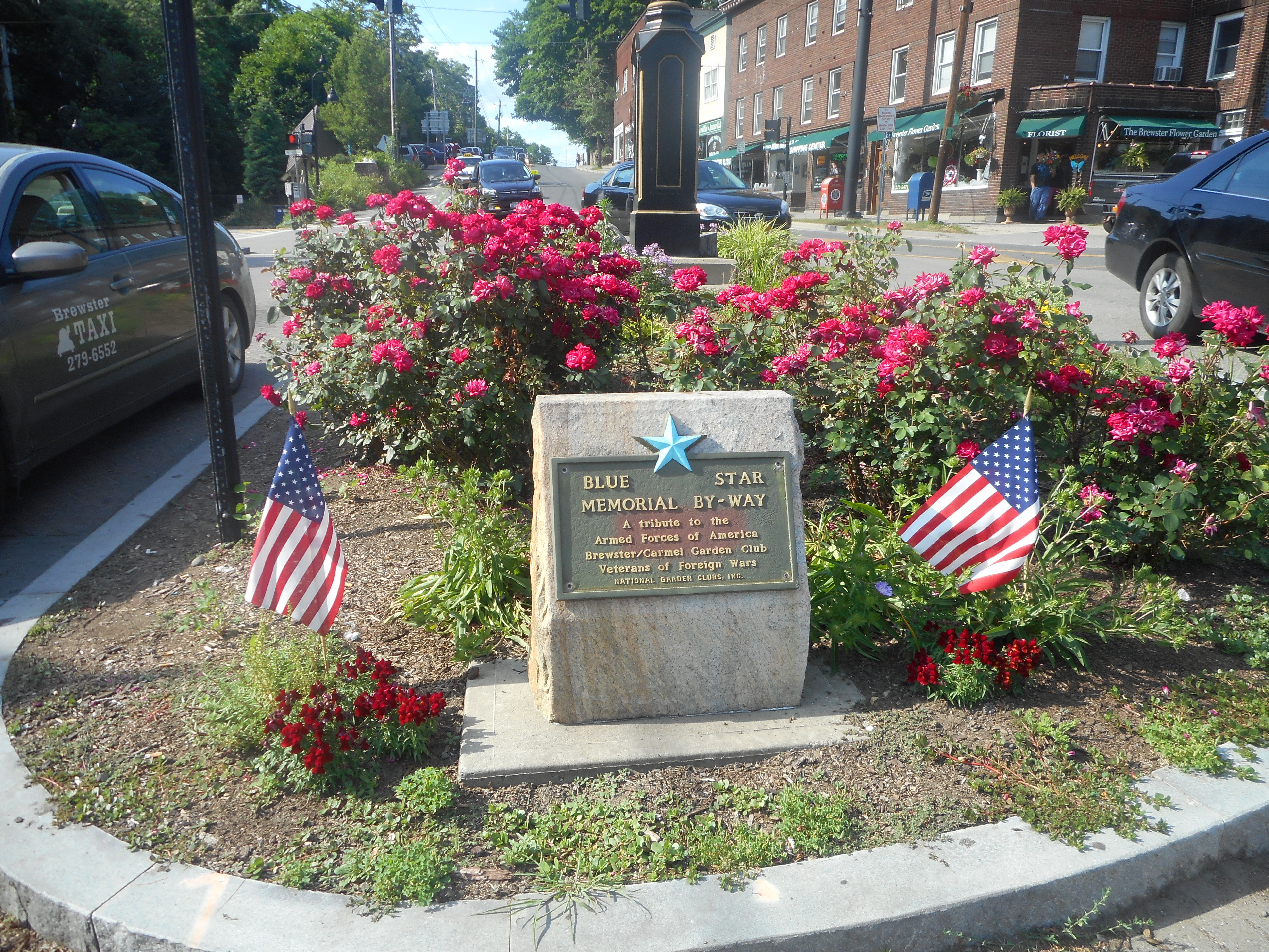 File Brewster Mnrr Station Blue Star Mem By Way Jpg Wikimedia