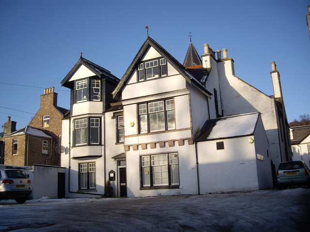 File:Carlton House, Banchory - geograph.org.uk - 1636507.jpg