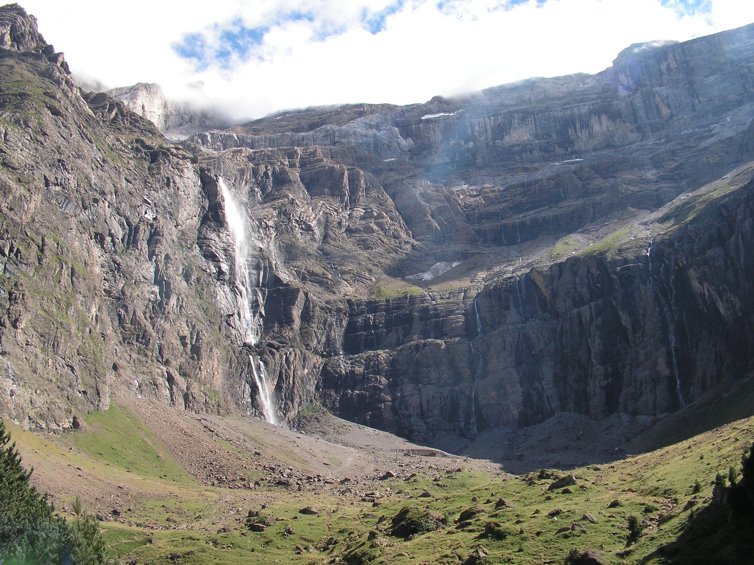 File Cirque Et Cascade De Gavarnie Jpg Wikimedia Commons