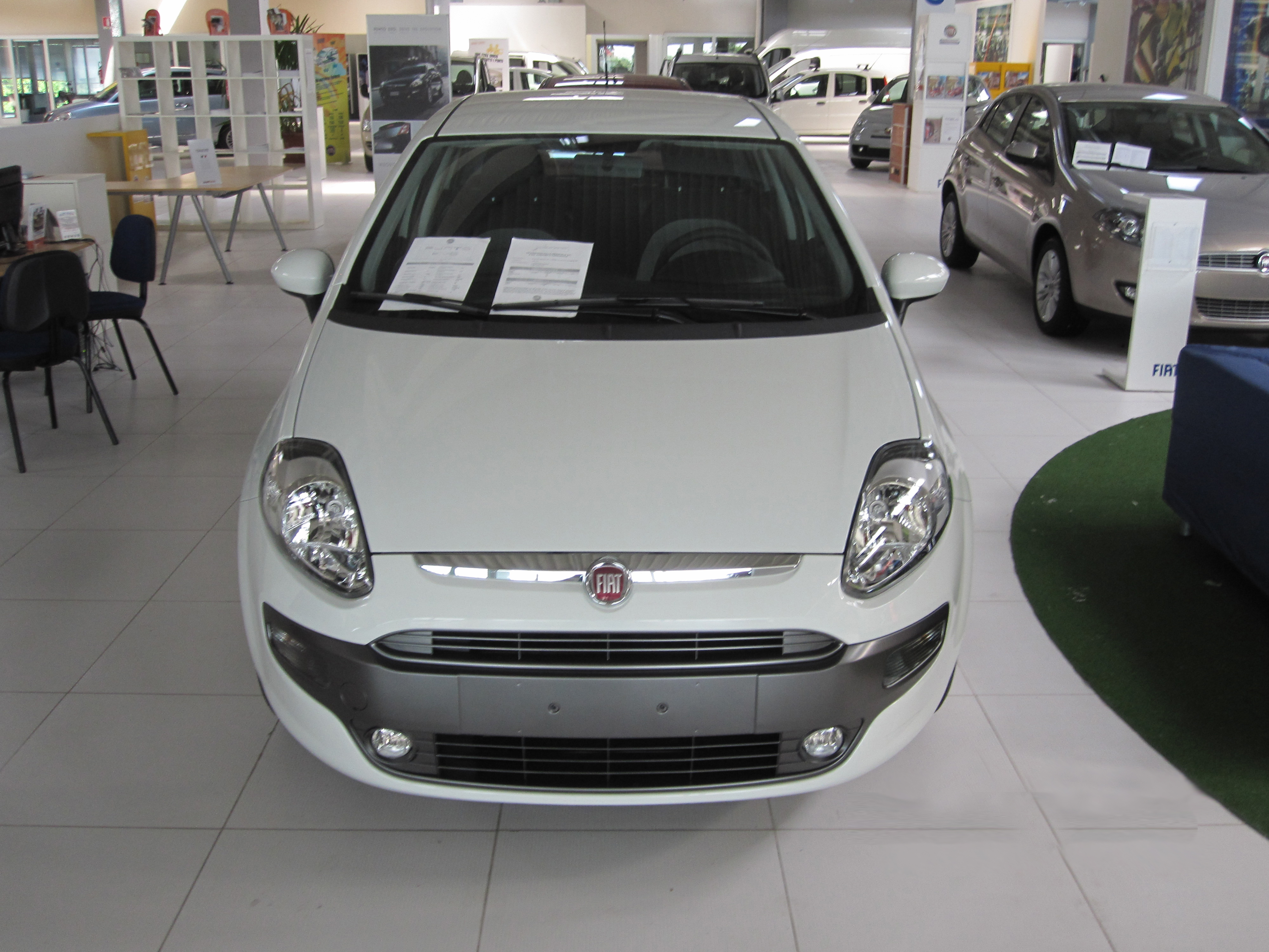 File:Fiat Punto Evo.jpg - Wikipedia