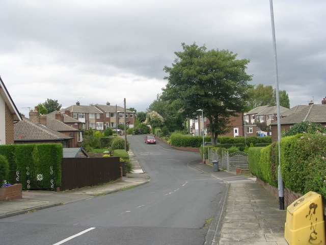 File:Frank Close - Frank Lane - geograph.org.uk - 1431341.jpg